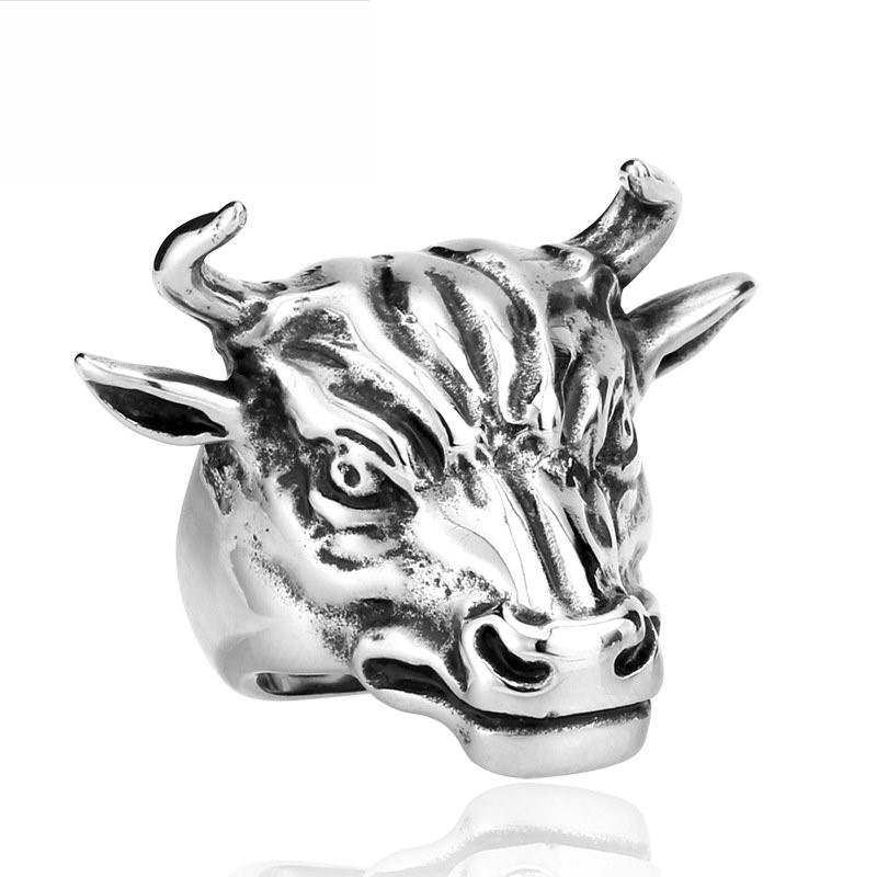 Men Accessories Online - Cincin Baja Titanium Gaya Ekstravagan untuk