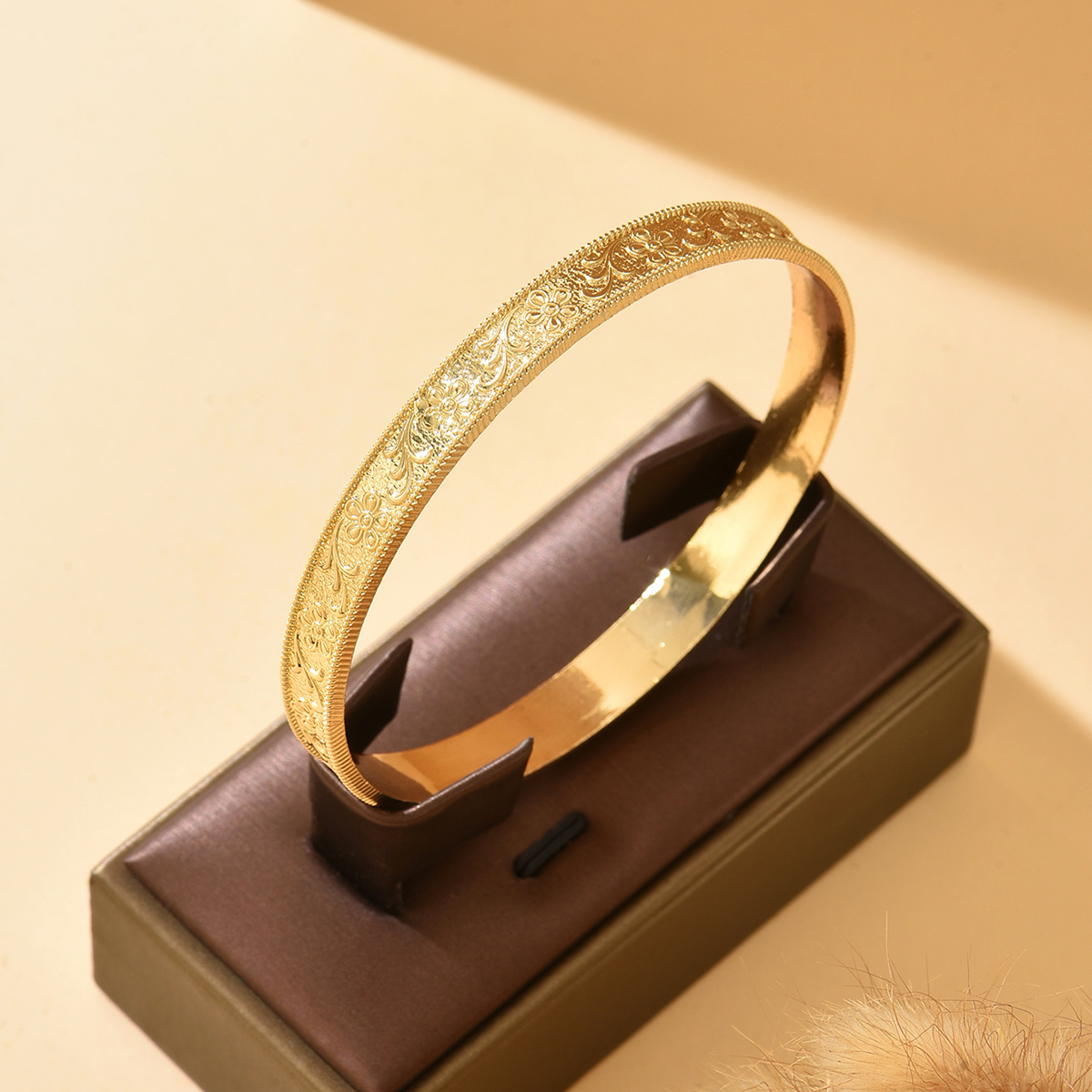 Aksesori Tangan Pengantin Emas - Men Accessories Elegant ulasan dan harga